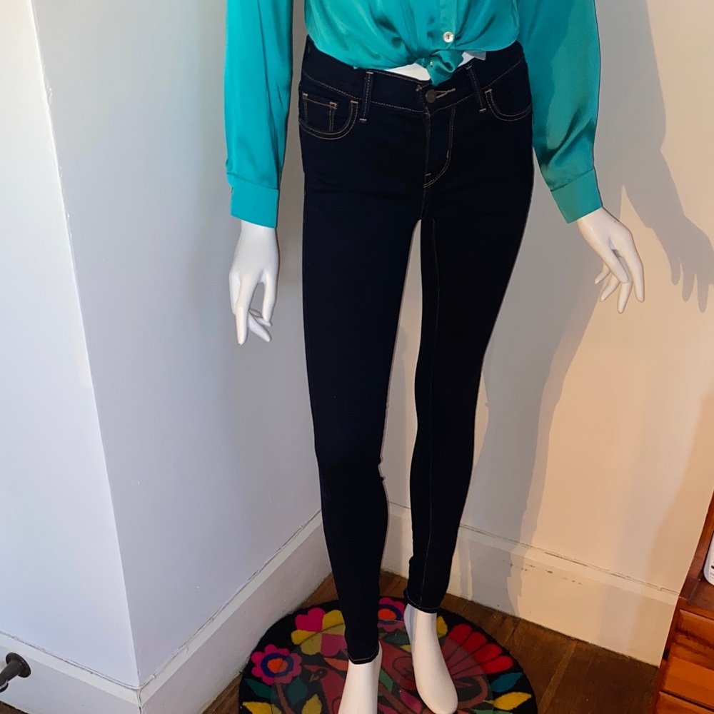 {Levi’s} 710 Skinny Jeans